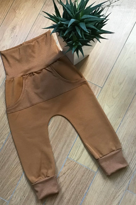 Caramel harem pants with kangaroo pocket