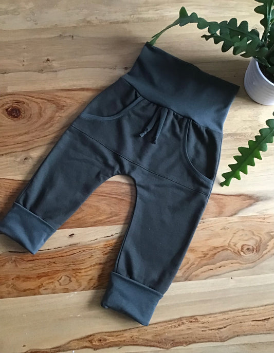 Scalable harem pants gr: 3 months to 18 months ready to go