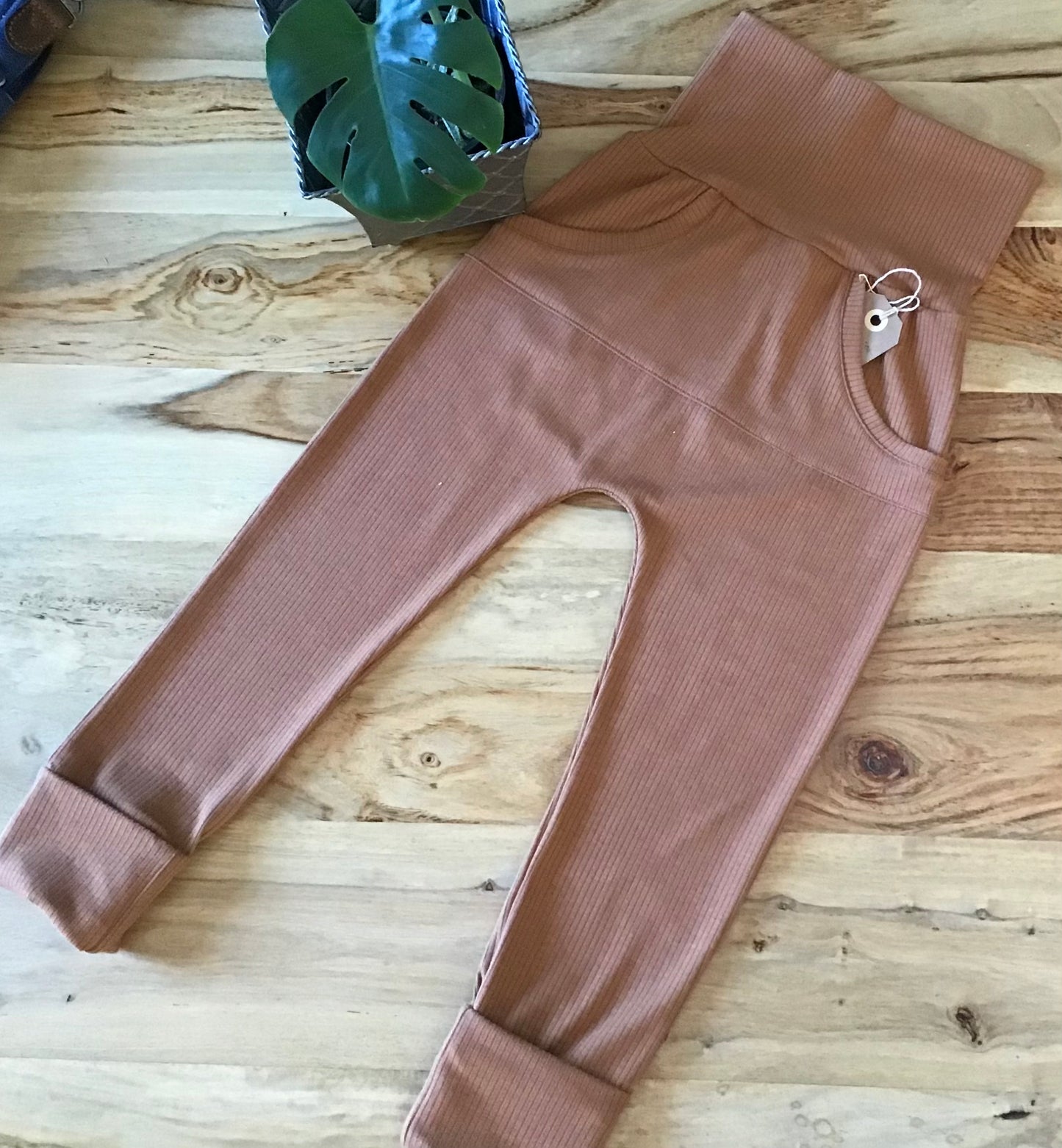 Harem pants with kangaroo pocket caramel color gr: 3 to 6 years ready to go