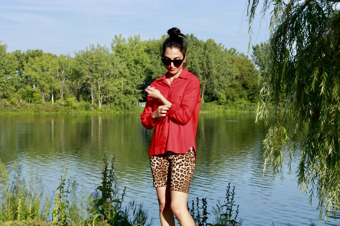 Chemise en lin rouge conçu par ELZi.ca, couturière à Montréal